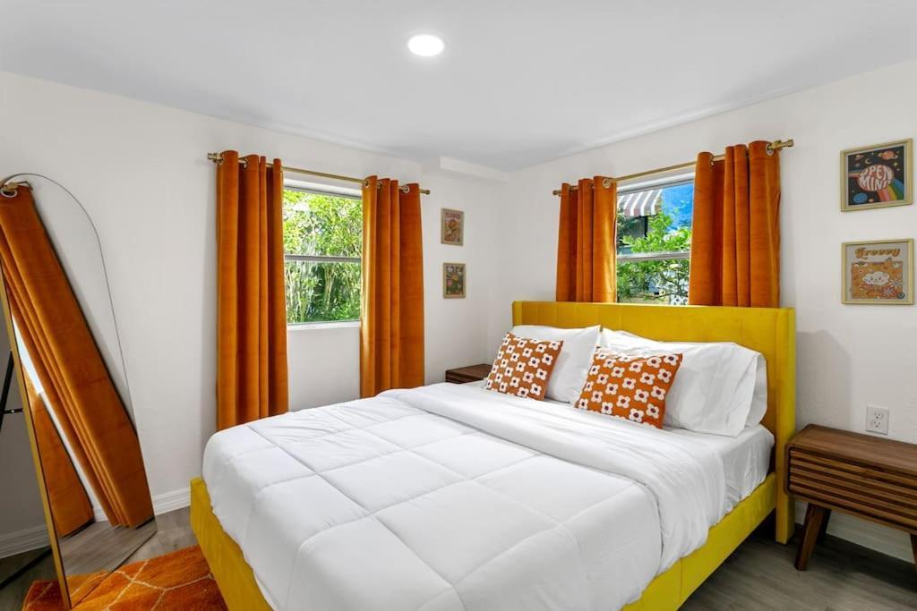 That 70'S Themed Apt Close To Coffee, Food + Shops Tampa Extérieur photo