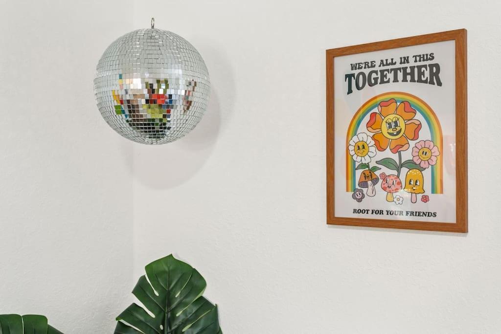 That 70'S Themed Apt Close To Coffee, Food + Shops Tampa Extérieur photo