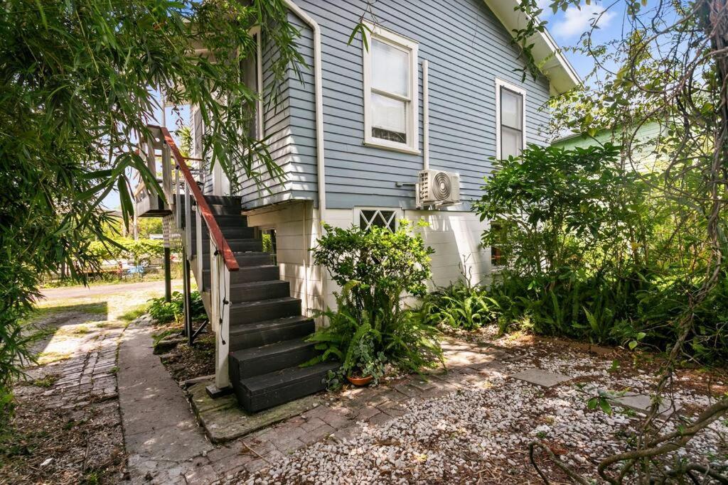 That 70'S Themed Apt Close To Coffee, Food + Shops Tampa Extérieur photo